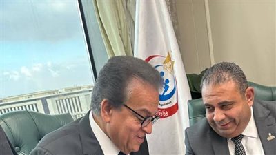 النائب أيمن الصفتي مع وزير الصحة 