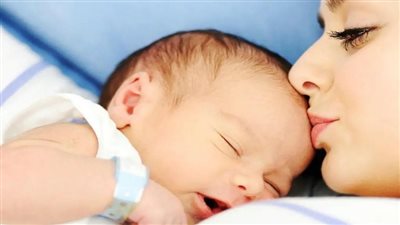 حلمت اني ولدت ولد وانا متزوجة ولست حامل.. ما تفسير الحلم؟