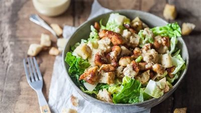 سلطة سيزر بالدجاج الصحية