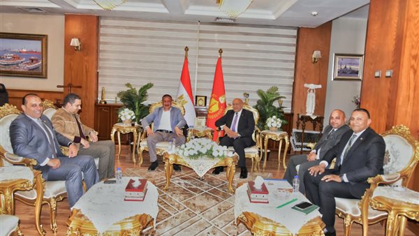 محافظ بورسعيد يلتقي مسؤولي مصنع نيرك لبحث دعم صناعة القطارات وتعزيز التصنيع المحلي 