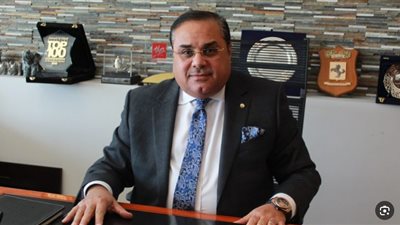  الدكتور هاشم السيد