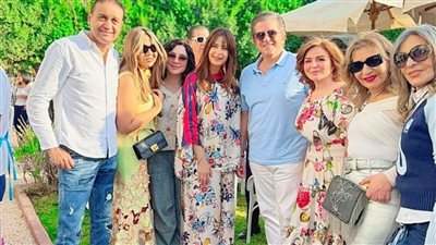 احتفال النجوم بشم النسيم     