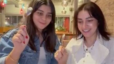 روجينا وابنتها مريم    