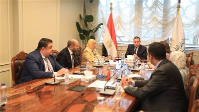 وزير التعليم العالي يعقد اجتماعًا مع اللجنة الفنية للتصنيفات