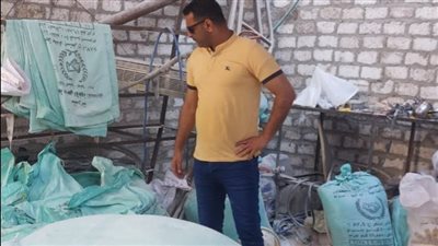 ضبط 32 شيكارة دقيق بلدي مدعم قبل تهريبها بالسوق السوداء 