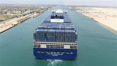 قناة السويس تشهد عبور أحدث وأكبر سفن الحاويات الصديقة للبيئة