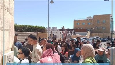 إقبال كثيف على المزارات السياحية بالإسكندرية     