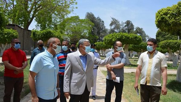 محافظ المنيا خلال