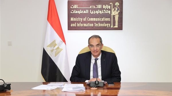 عمرو طلعت وزير الاتصالات