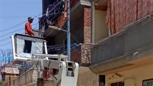 جانب من صيانة أعمدة