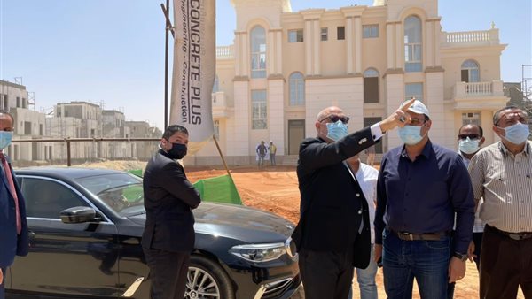 وزير الاسكان خلال