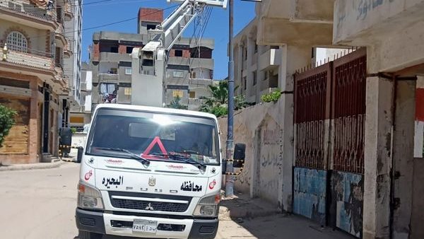 جانب من صيانة أعمدة