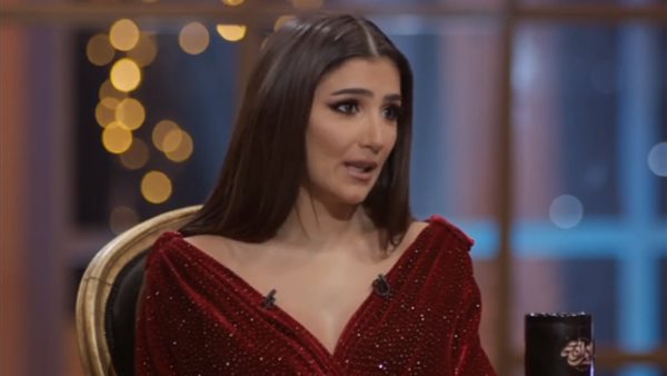 الفنانة مي عمر