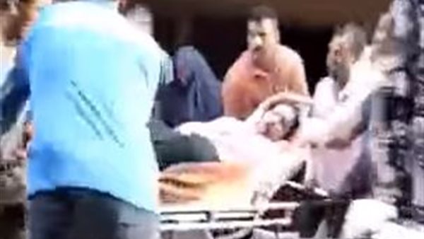 محاولة اسعاف الطفلة