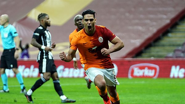 فالكاو يحتفل بهدفه