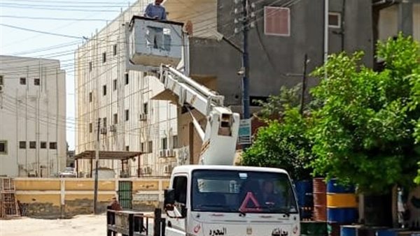 جانب من صيانة أعمدة