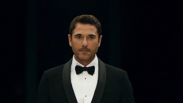 الفنان أحمد عز