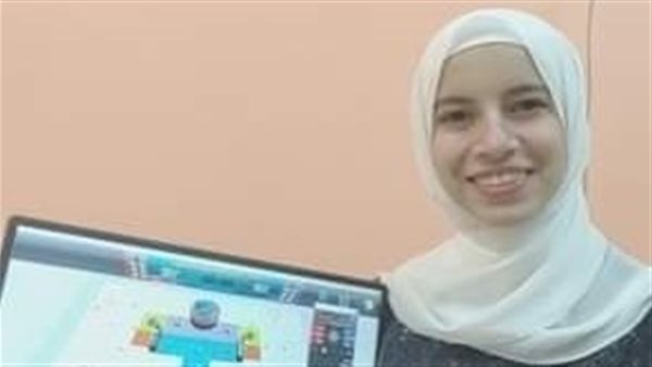 الطالبة رناد عباس