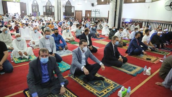 محافظ كفرالشيخ يؤدى