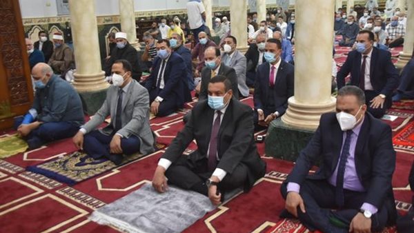 محافظ البحيرة يؤدى