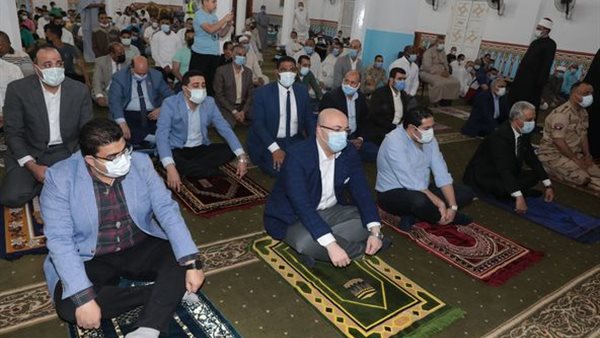 محافظ بنى سويف يؤدى