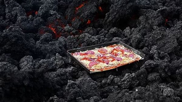 بيتزا على البركان