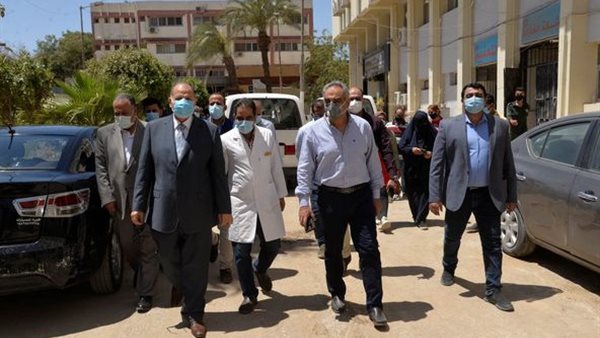 محافظ أسيوط خلال