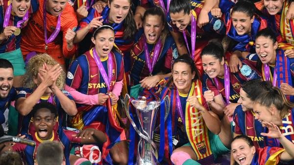 جانب من التتويج