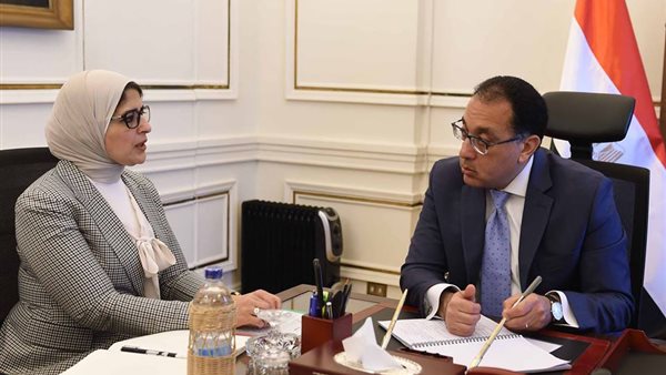 رئيس الوزراء ووزيرة