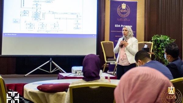 صورة من ورشة العامل