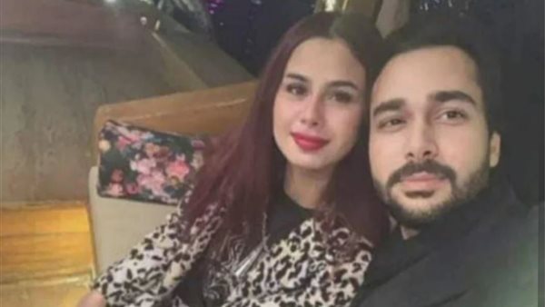 الفنانة منة عرفة