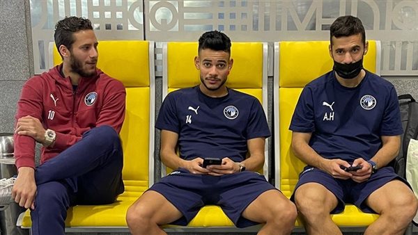 جانب من مغادرة الفريق