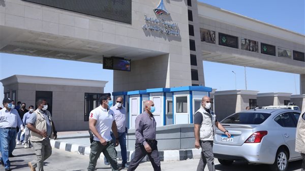 وزير النقل خلال الجولة