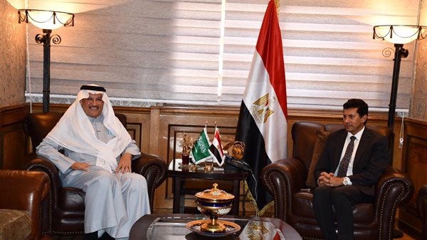 وزير الرياضة والسفير