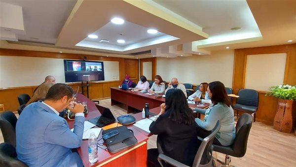  لجنة التقييم على