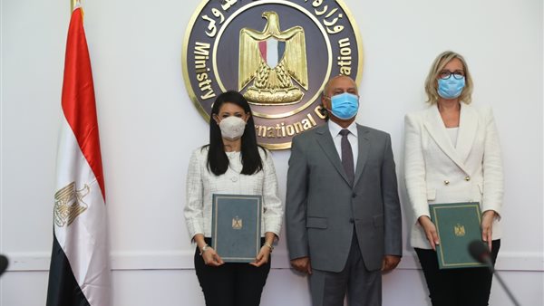 جانب من مراسم التوقيع