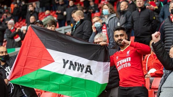 علم فلسطين فى ملعب