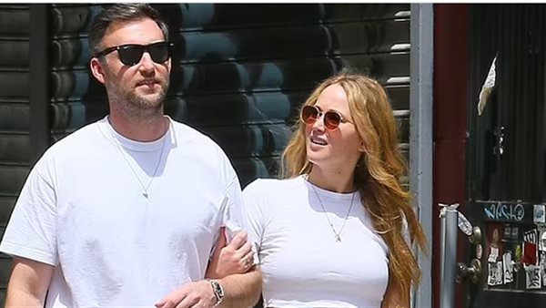 جينيفر لورانس وزوجها