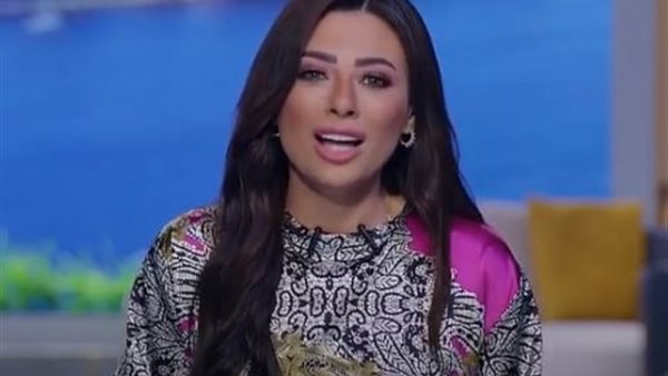 الاعلامية هدير ابو