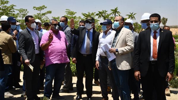 وزير الاسكان خلال