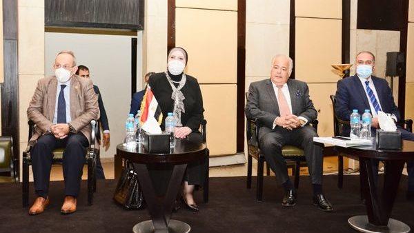 نيفين جامع - وزير