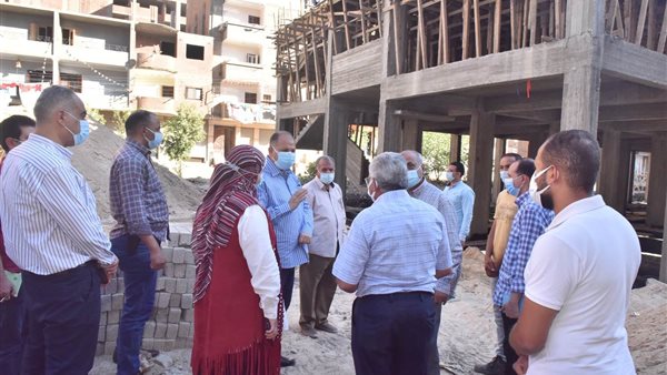 محافظ أسيوط خلال