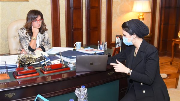 نبيلة مكرم وزيرة