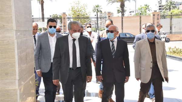 محافظ بورسعيد ووزير