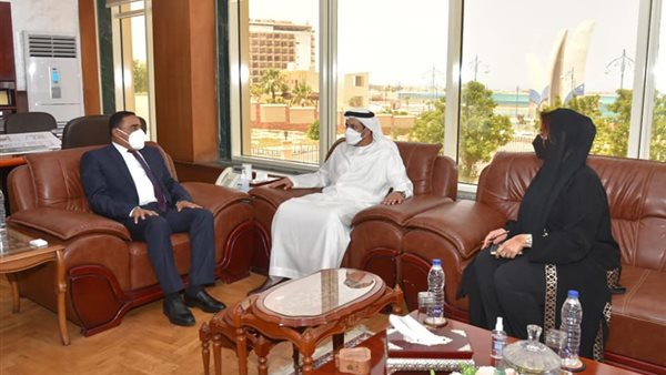 محافظ مطروح وسفير