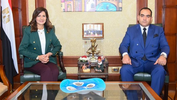 السفيرة نبيلة مكرم