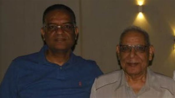 الكاتب الصحفى محمود