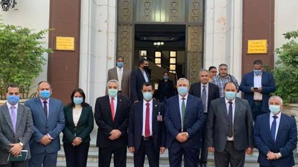 وزير الزراعة مع أعضاء