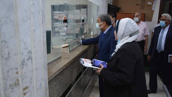 محافظ المنيا خلال