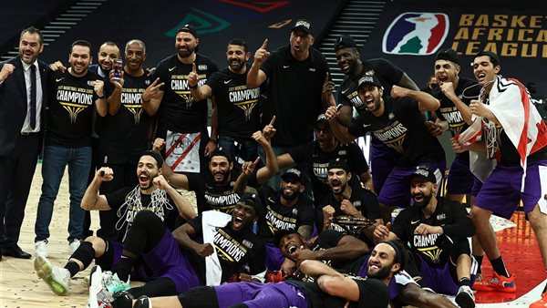 جانب من التتويج 